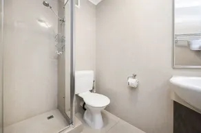 Beautifully renovated studio apartment in Fremantle - Image 3