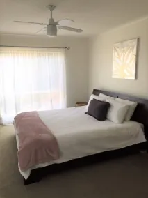 Large property, walking distance to main street, shops and playground - Image 5