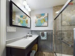 SSVR3-Cute 2nd Floor Apartment in Munising with a Balcony and Grill - Image 4