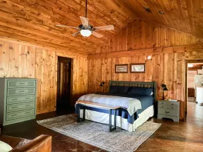 Spacious, cozy retreat on the White River, minutes from the trails and caverns. - Image 5