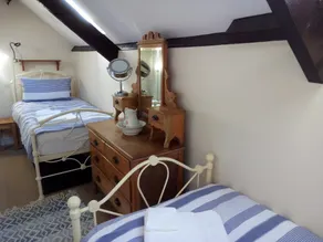 Gorgeous cottage in rural idyl, sleeps 4 - Image 4