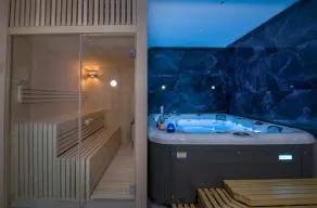 New Lux villa★Sauna & Jacuzzi★2 Private Heated Pool★ 24sleeps★Walk to everything - Image 2