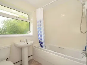 4 Rosecraddoc Lodge Holiday Bungalows - Image 2