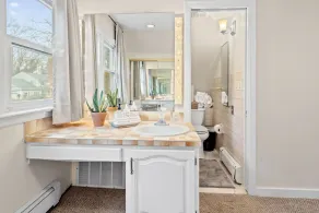 Prime Location, Private Loft Apartment. Well-Appointed for Comfort & Convenience - Image 5
