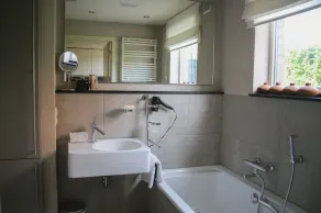 Design vacation studio, close to the sea with private garden, parking and bicycle storage - Image 2