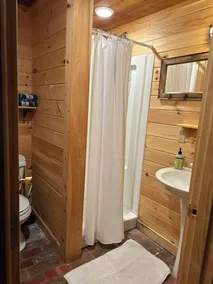 Cozy & Pet-Friendly Log Cabin with Access to a Private Beach! - Image 3