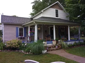 UPPER 3 rm.  studio B&B steps from beach & farm markt/shop'g.; dogs ok w/fee. - Image 5