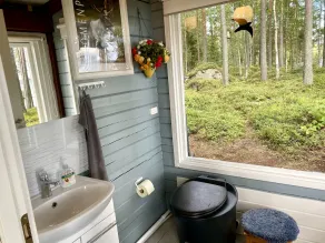 Casa de madera finlandesa en medio de la naturaleza en una isla privada - Image 2