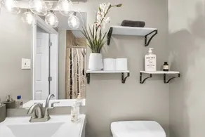 Modern 1-BR Apartment - Image 3