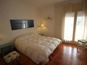 Spacious house with pool and parking in Llançà - Image 5