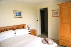 Crows Nest: a modern apartment in the centre of St Mawes with stunning sea views - Image 3