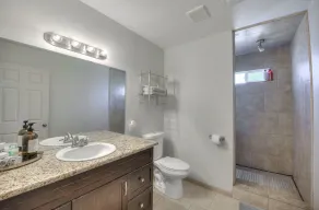 Large 2 Master Bedrooms total 4 bedroom 3 bath, family friendly house with AC - Image 5