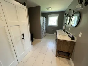Intown/Family Friendly/Walk to Shops/Snowmobile from House/Ample Parking, - Image 5