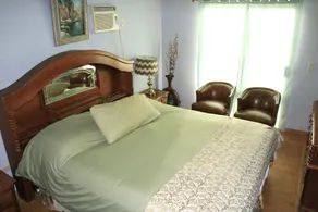 PRIVATE, COMFORTABLE & SPACIOUS! NEAR THE  MARINA, BEACHES & DOWNTOWN! CONDO 302 - Image 4