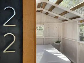 THE GRAPE ESCAPE - PET FRIENDLY! - OFF GRID - ROMANTIC LAKE VIEW - ON WINE TRAIL - Image 2