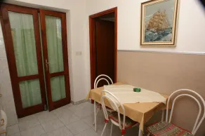 2-Zimmer-Ferienwohnung mit Terrasse und Meerblick Postira, Brac (A-2898-b) - Image 5