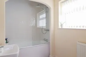 Amazing 4 bedroom house Sleep 7 Manchester - Image 3
