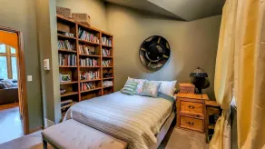 MOUNTAIN FAMILY ESCAPE w Private Creek, HOTTUB. close to local WEDDING venues - Image 4