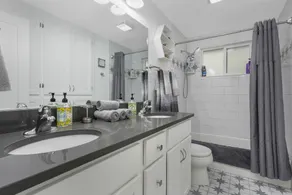 Modern culinary kitchen, Luxury, Cozy Home & Pet-Friendly! - Image 2