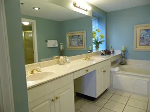 Nouveaux meubles, nouveau décor! Grande unité au 5ème étage! - Image 3