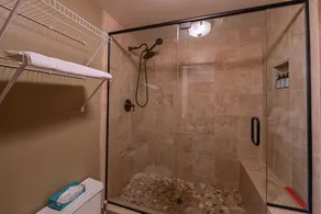 5th Floor 2BD 2BA Condo with Magnificent Views - Image 3