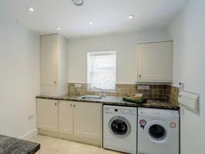3 bedroom accommodation in Hathersage - Image 3