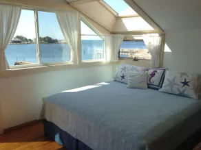 Beautiful Waterfront Beach House for Family Vacations - Image 2