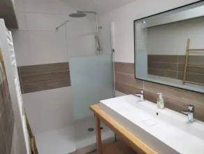 Maison Familiale Avec SPA Proche mer et Commodités - Image 2