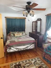 Private Country House with History, Wi-Fi, Jetted Tub, 5 BR - Image 4