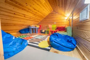 4BR Cabane en rondins, équipements modernes, près du lac7 acres privé, foyer, salle de jeux, 2ki - Image 4
