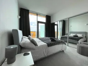 Manchester Luxury Living, 2-Bed Apartment with Pool & Gym - Image 4
