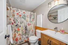 This chalet is a 3 bedroom(s), 2 bathrooms, located in Hedgesville, WV. - Image 4