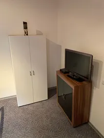 Unsere Wohnung befindet sich in einer Anliegerstraße neben dem Prosperpark . - Image 2