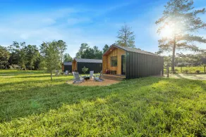 Vista Verde Farm Retreat - Stylish Cabins Nearby Springs - Image 5