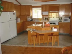 Large 4-Season Waterfront Cottage. Multi-family and Pet-Friendly! - Image 4