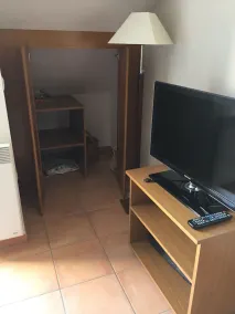 Quiet 2-bedroom apartment in the center of Bagneres-de-Luchon with a balcony and garage - Image 2