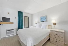 Panoramic Sunsets & Sea Breezes – Top-Floor Coastal Suite - Image 5