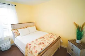 1-Bedroom Apartment with Sofa bed in City Island - Image 4