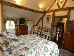Luxurious Cottage with Lovely Views in Rural Location - Image 5