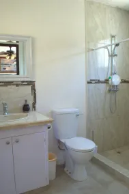 Trinity Breeze Apartments - Image 4