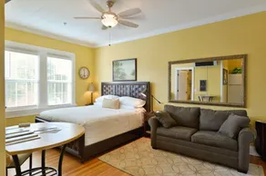 DELUXE STUDIO KING AT OLD COLORADO INN - Image 5
