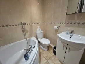 2 Bedroom\\ 2 Bathroom apartment, 8 minutes walk to tube - Image 2