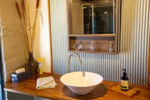 Le studio sous l'eucalyptus. - Image 3