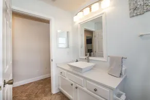 New Inside, Large family home! Furnished w/utils, stay 1-6 months. - Image 5