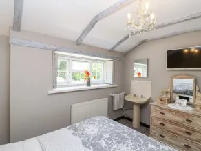 Pear Tree Cottage - Image 4