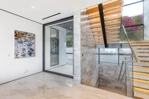 Sierra Mar -Modern Luxury Paradise in Hollywood Hills - Image 2