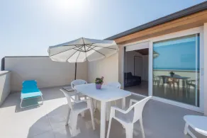 Splendid attic with large veranda. - Image 4