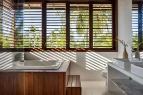 Charming beachfront house, just a few meters from the village of Praia do Forte. - Image 3