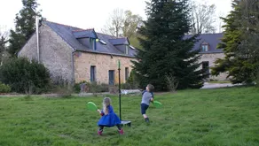 Hus med 6 senge med en grund på ca. 1 hektar og en opvarmet pool - Image 3