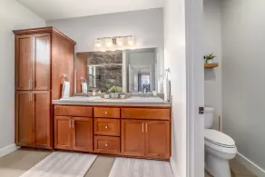 KING Bed•Hot Tub•Game Room•Walk to Dining, Shops & Autzen - Image 5